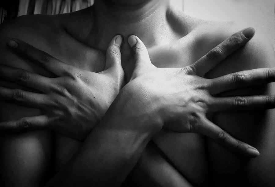 Photo d'une belle femme pour l'article-conseils pour un premier massage naturiste
